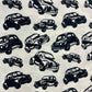 Kokvilnas trikotāža - melni auto uz balta fona 200 g/m²