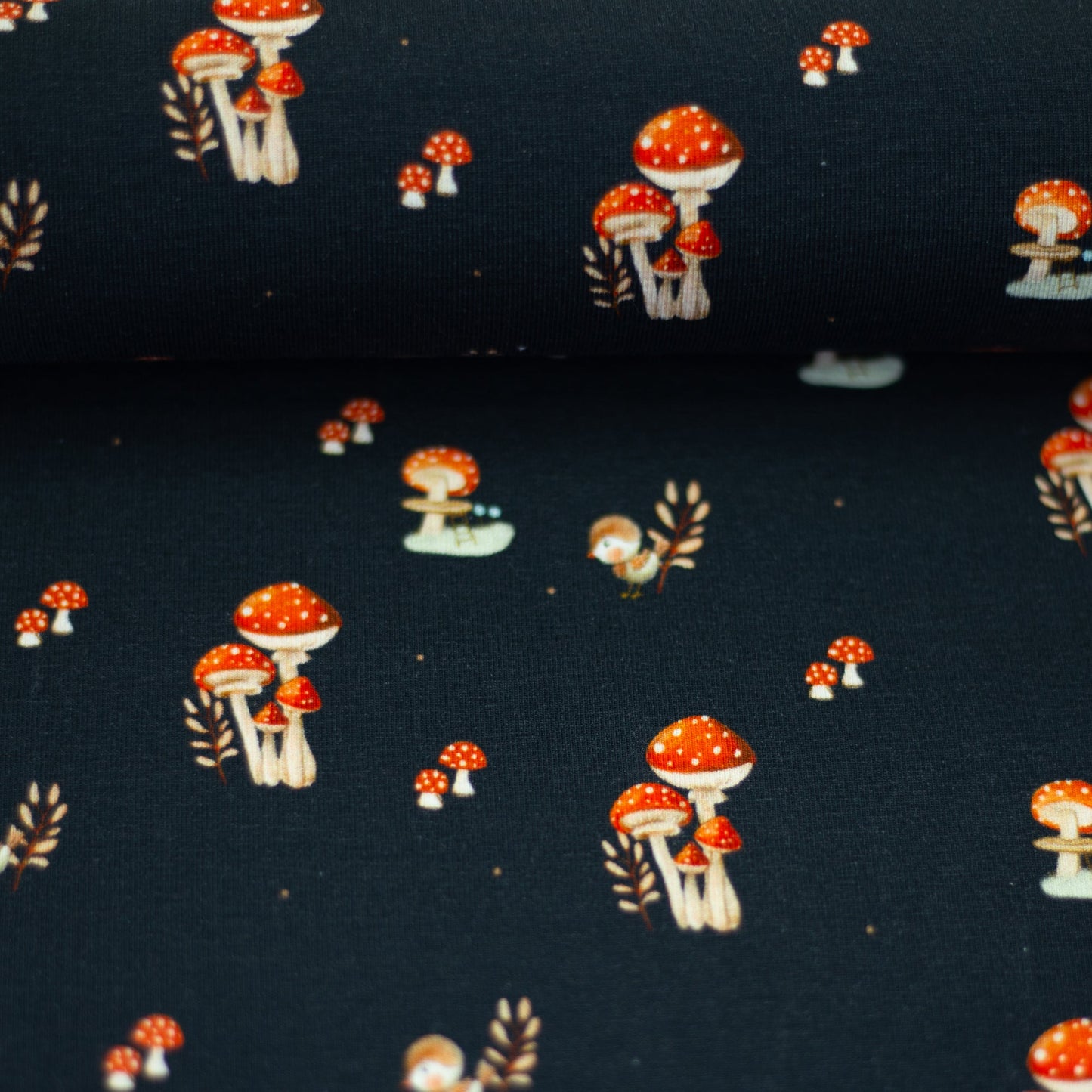 Image de tricot de coton - champignons 200 g/m² – disponible chez Šarlotes audumi