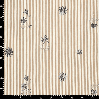 Tissu pour chemise en élasthanne - beige rayé avec perles brodées 135 g/m² – disponible chez Šarlotes audumi