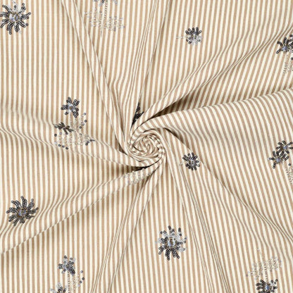Image d’un tissu pour chemise avec élasthanne - rayé beige avec perles brodées 135 g/m² – disponible chez Šarlotes audumi