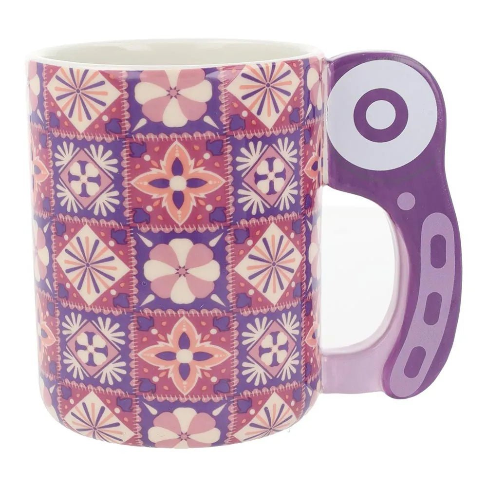 Image of a mug with a rotating cutter handle, 500 ml, purple Sew Tasty – available at Charlotte Fabrics