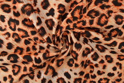 Image avec tissu en lin et coton à motif léopard 170 g/m² – disponible chez Tissus Charlotte