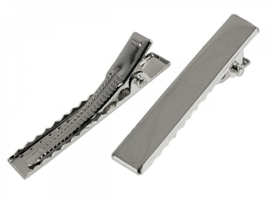 Image d’une barrette à cheveux « alligator » en métal – 40 mm | 5 pièces – disponible chez Šarlotes audumi