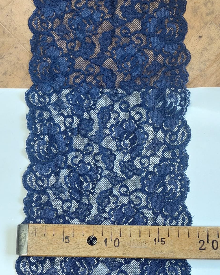 Image avec dentelle 17 cm bleu marine – disponible en ligne chez Šarlotes audumi