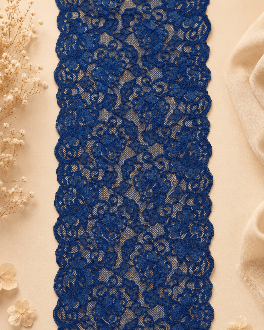 alt
Image de dentelle 17 cm bleu marine – disponible en ligne chez Šarlotes audumi