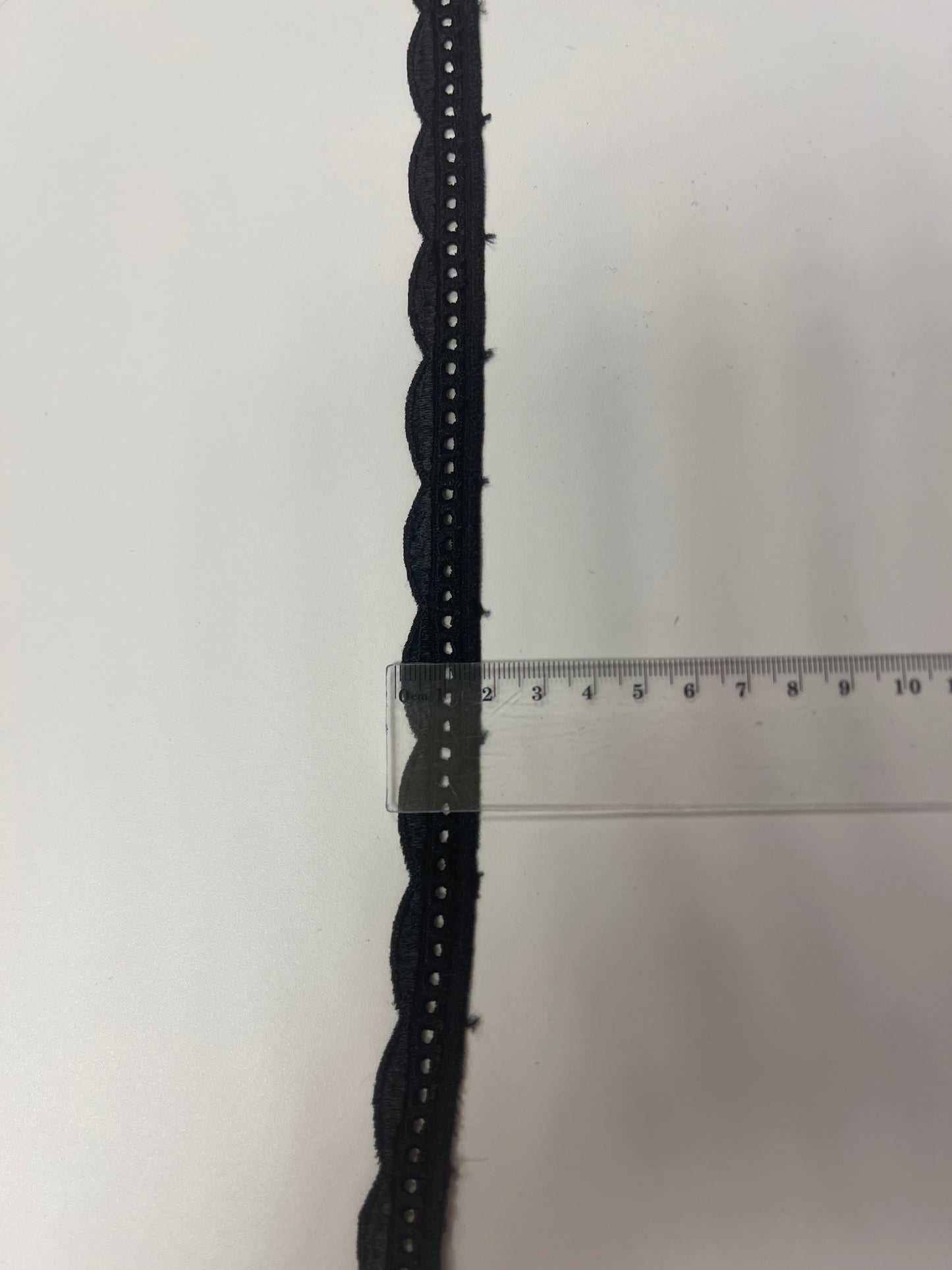 Lace 2 cm black – available online at Šarlotes Audumi
