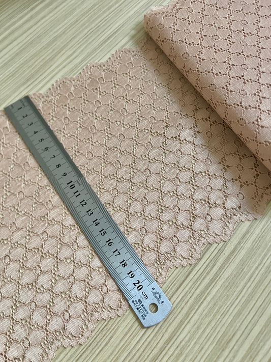Dentelle 22 cm, beige rosé – disponible chez Šarlotes audumi