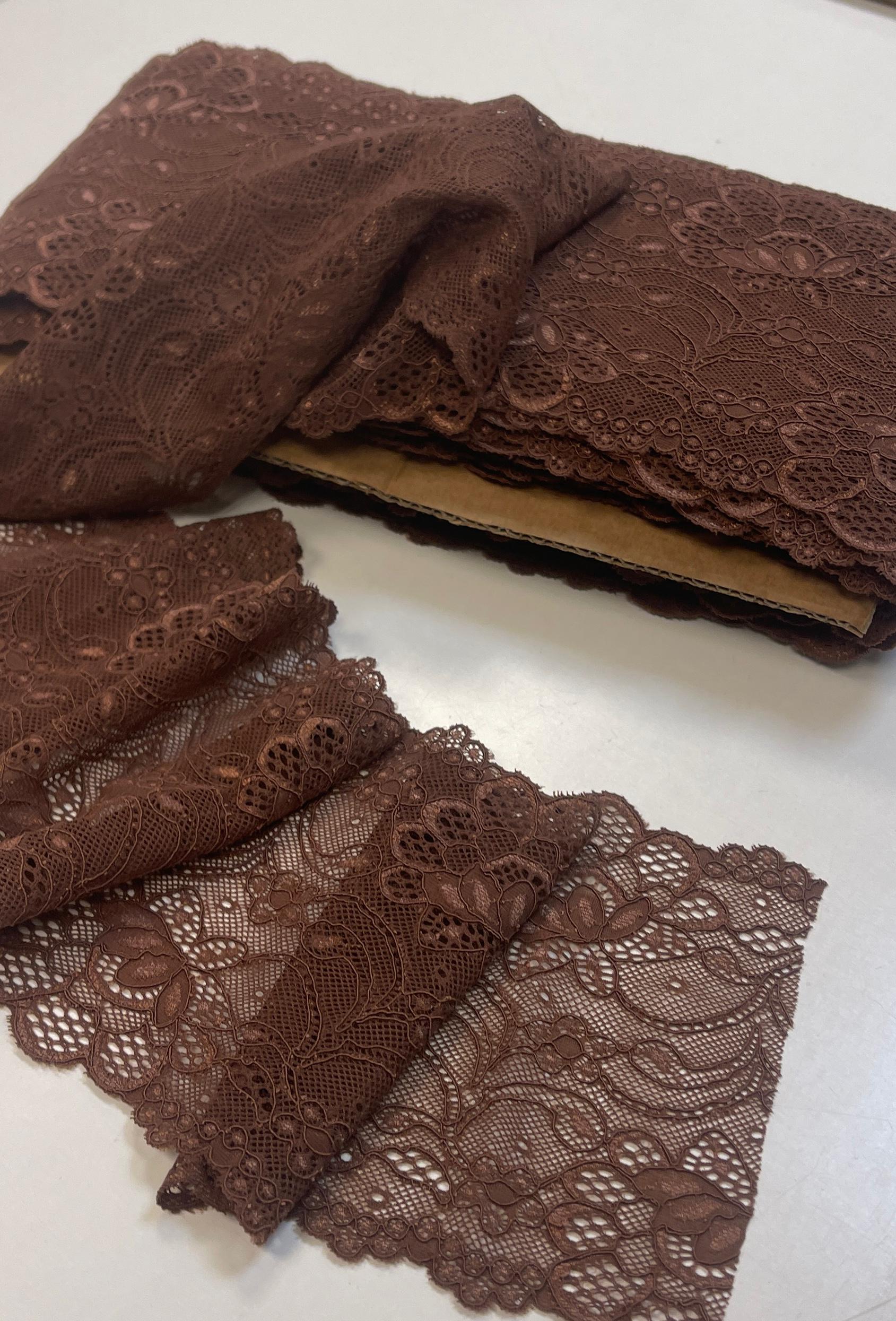 Image de dentelle élastique 12 cm, chocolat au lait – disponible en ligne chez Tissus Charlotte