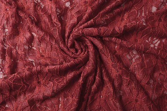 Image de tissu en dentelle bordeaux 120 g/m² – disponible chez Šarlotes audumi