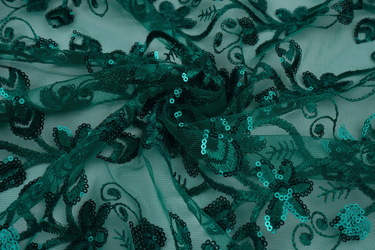 Image avec tissu en dentelle | tulle brodé à paillettes 160 g/m² - émeraude – disponible chez Šarlotes audumi
