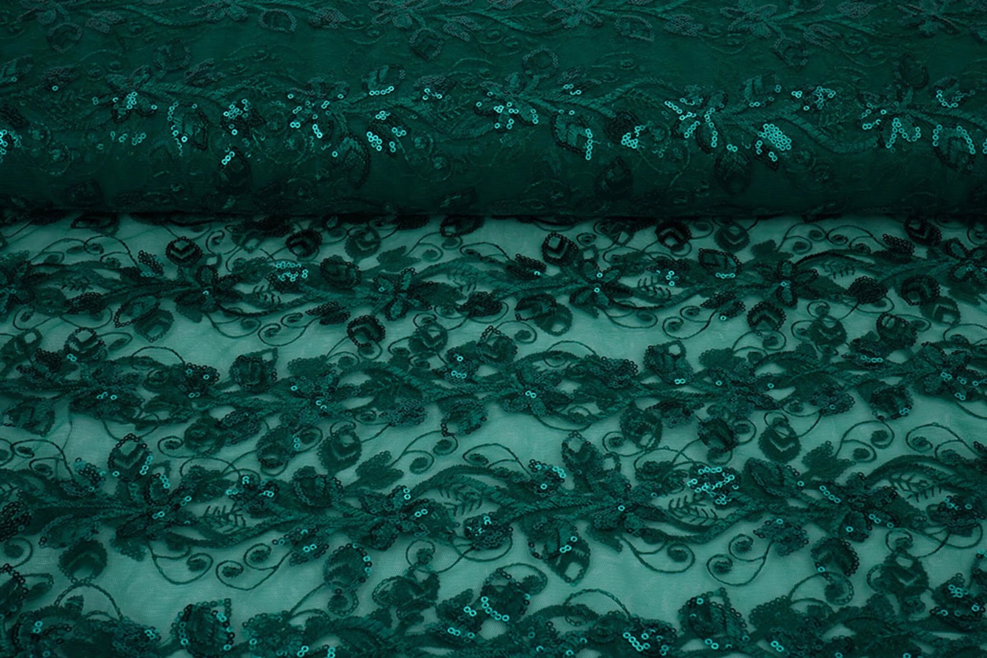 Image avec tissu en dentelle | tulle brodé à paillettes 160 g/m² - émeraude – disponible chez Šarlotes audumi