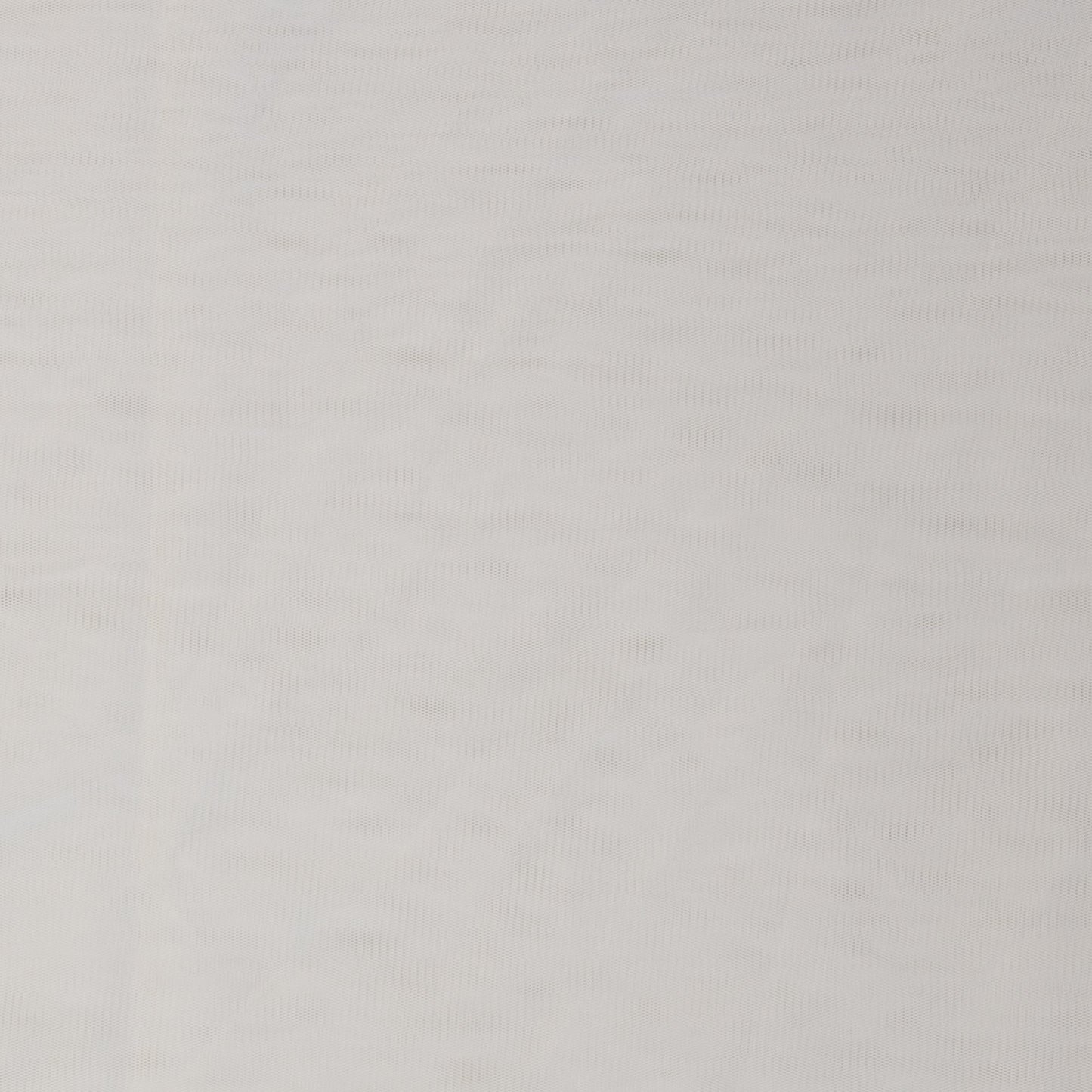 Image de tulle blanc doux – disponible en ligne chez Šarlotes audumi