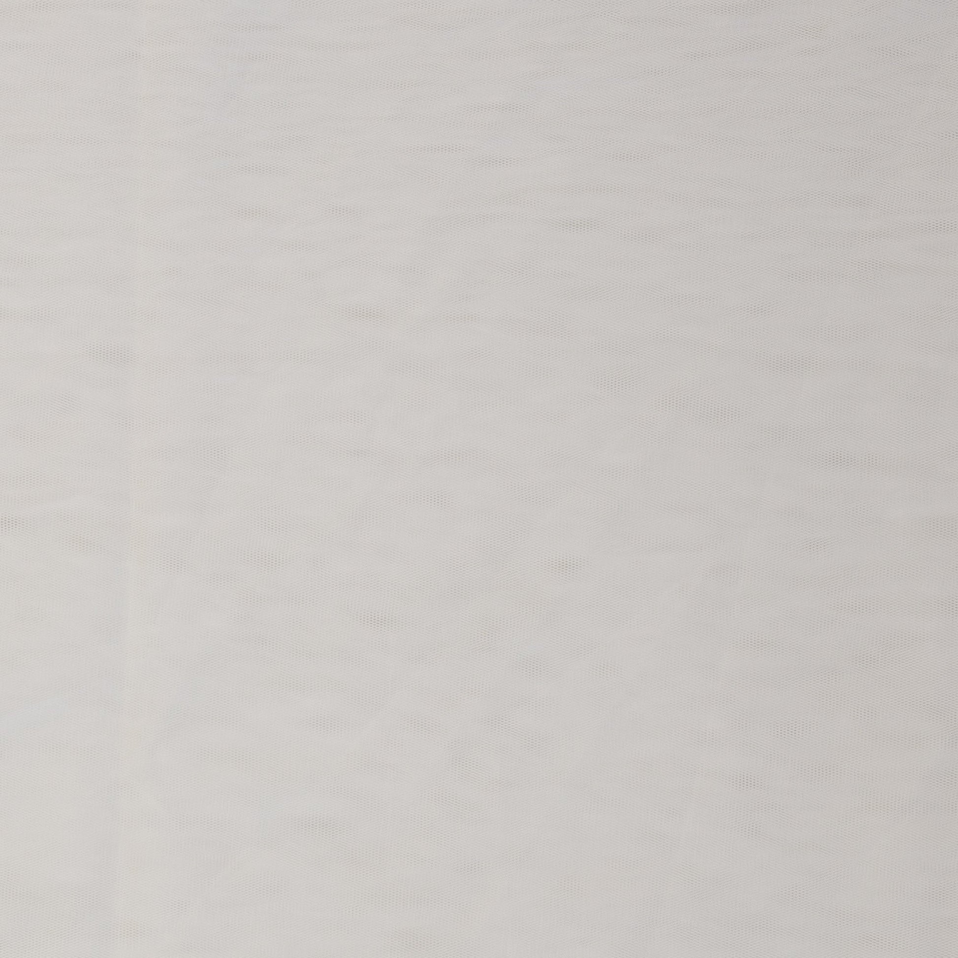 Image de tulle blanc doux – disponible en ligne chez Šarlotes audumi