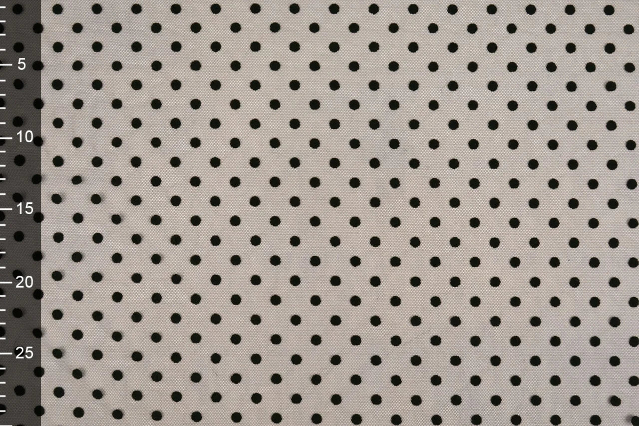Image avec tulle doux à pois en relief, noir – disponible en ligne chez Šarlotes audumi