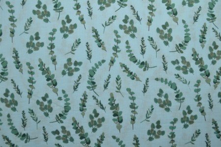 Mousseline - eucalyptus sur fond bleu 140 g/m²