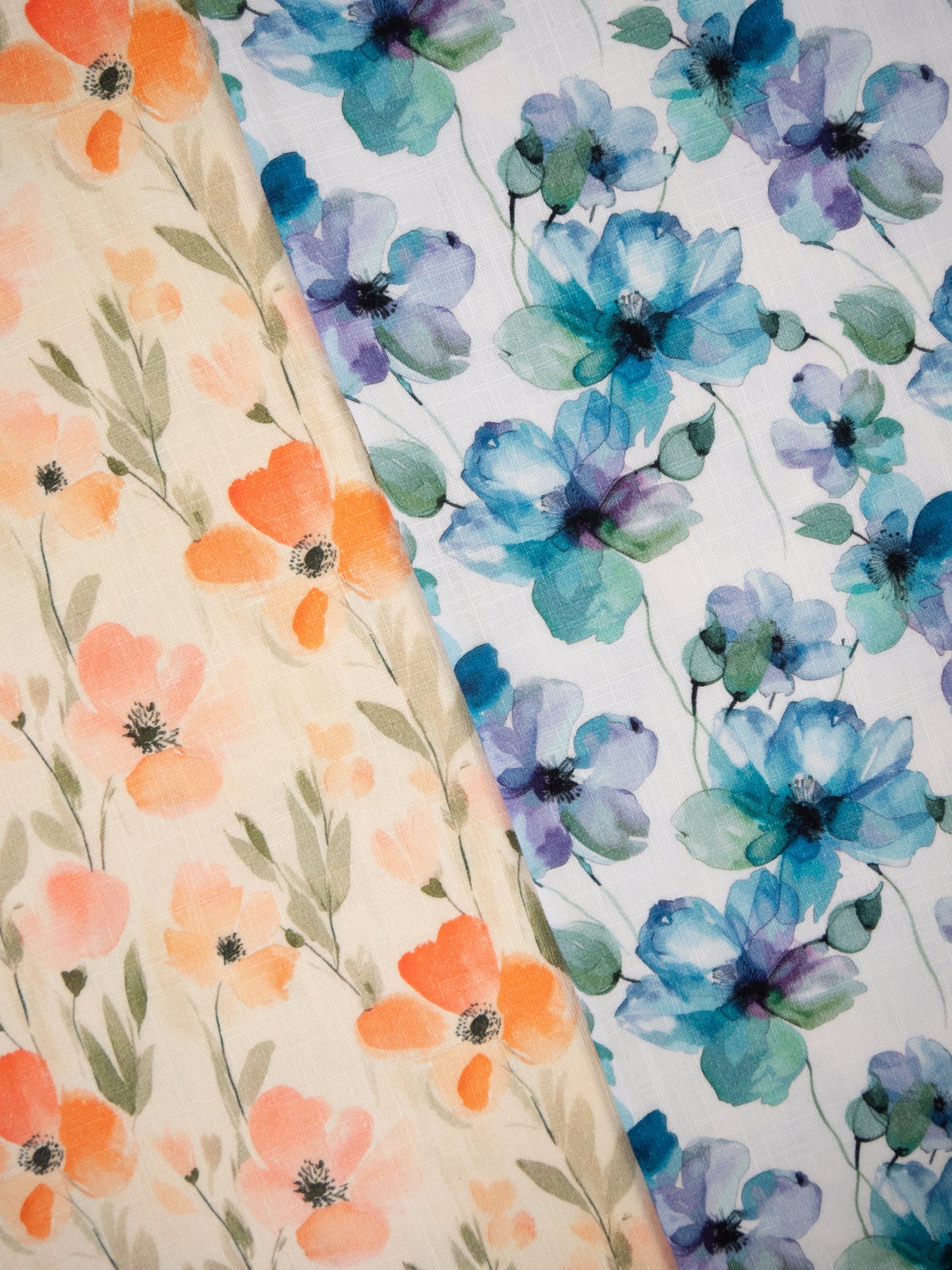 Image de mousseline - fleurs bleues 130 g/m² – disponible chez Šarlotes audumi
