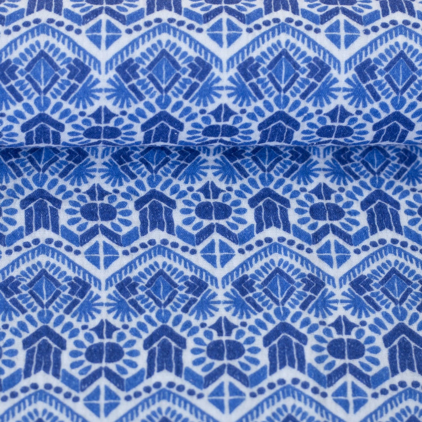 Image of Muslin - blue geometric pattern 130 g/m² – available at Šarlotes audumi
