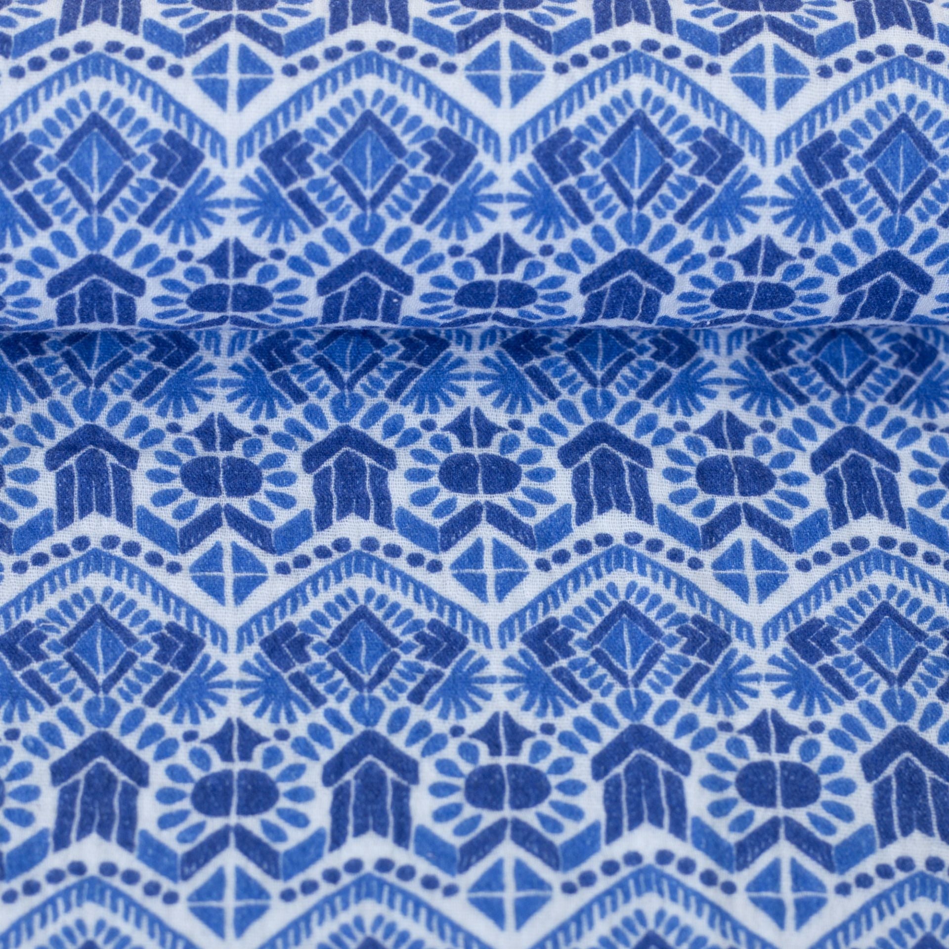 Image of Muslin - blue geometric pattern 130 g/m² – available at Šarlotes audumi