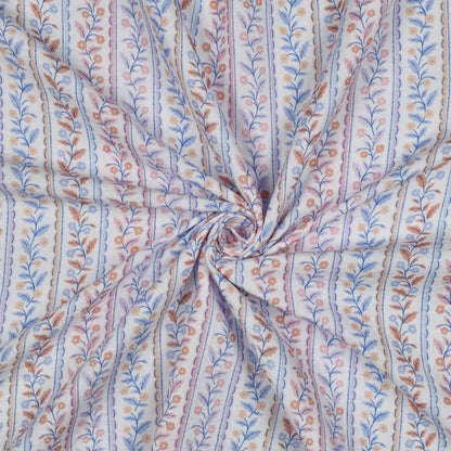 Image of Muslin - blue line leaf pattern 120 g/m² – available at Charlotte's Fabrics