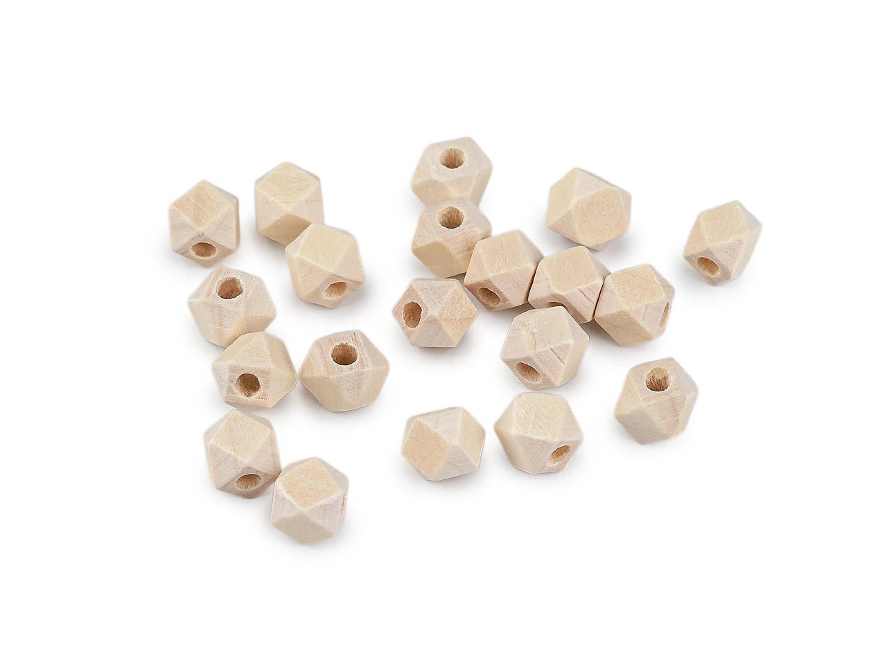 Image de perles en bois brut 8 × 8 mm – disponibles en ligne chez Šarlotes audumi