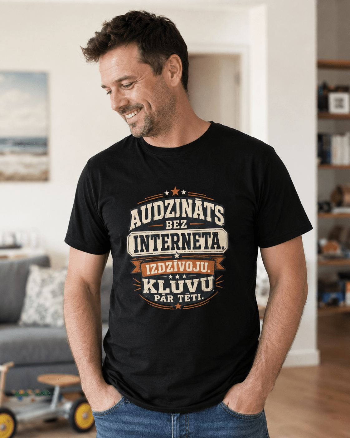 Image du T-shirt en coton biologique « Élevé sans Internet. J’ai survécu. Je suis devenu papa. » — disponible en ligne chez Šarlotes audumi
