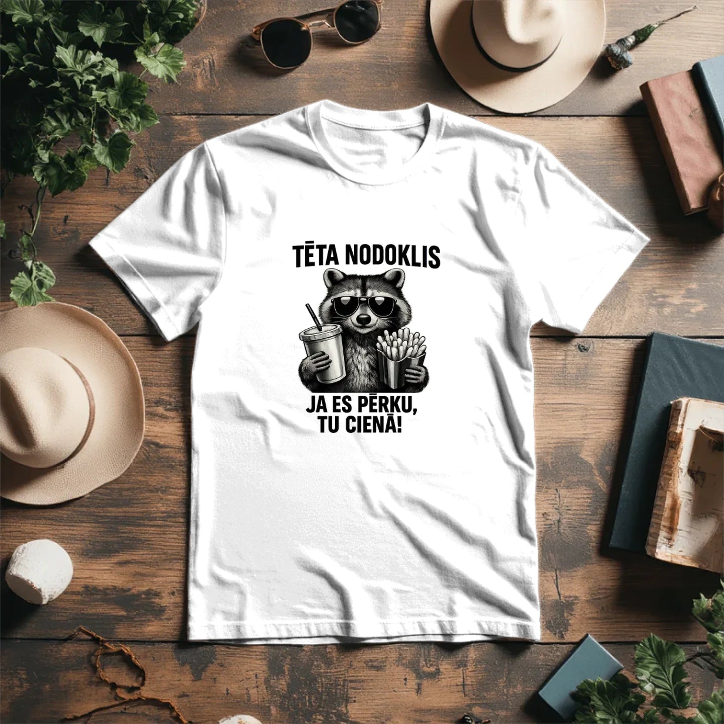 Image du T-shirt en coton biologique « Impôt de papa » – disponible en ligne chez Šarlotes audumi