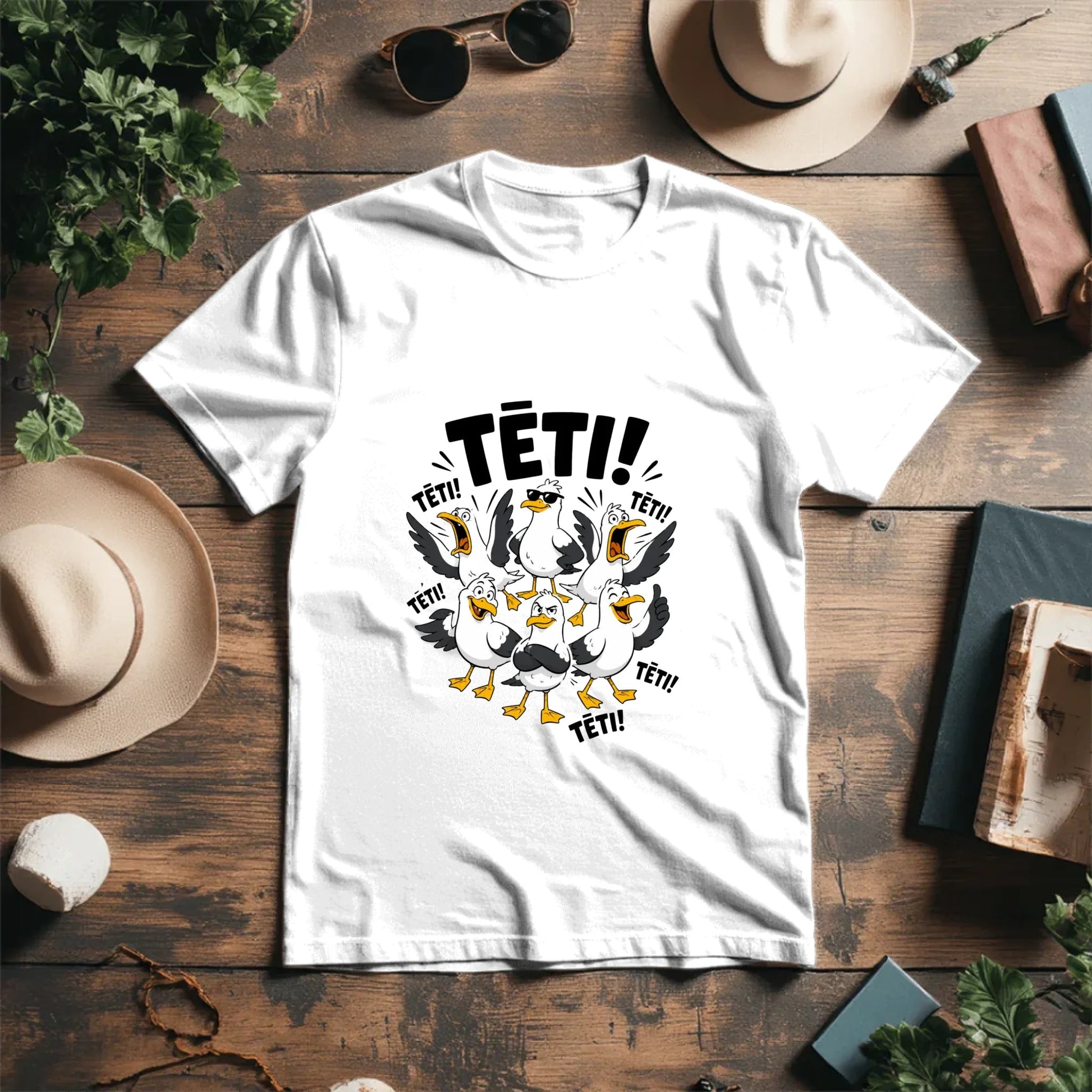 T-shirt en coton biologique « TĒTI » — disponible en ligne chez Šarlotes audumi