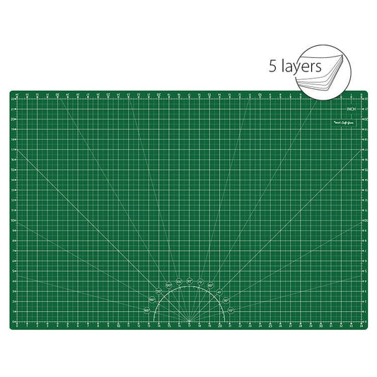 Image avec tapis de découpe 90X60 cm - vert – disponible chez Šarlotes audumi