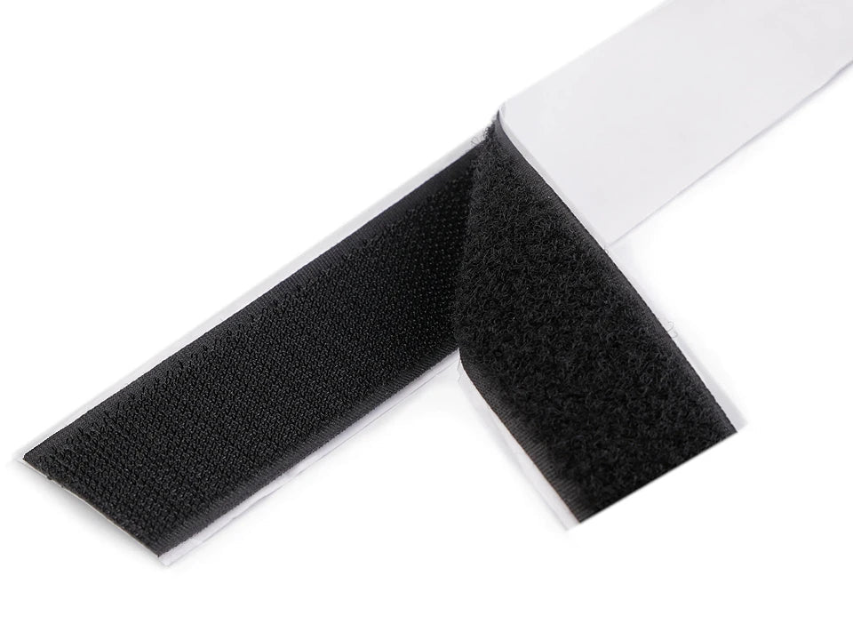 alt
Image de ruban auto-agrippant à crochets, Velcro 30 mm – disponible en ligne chez Šarlotes audumi
