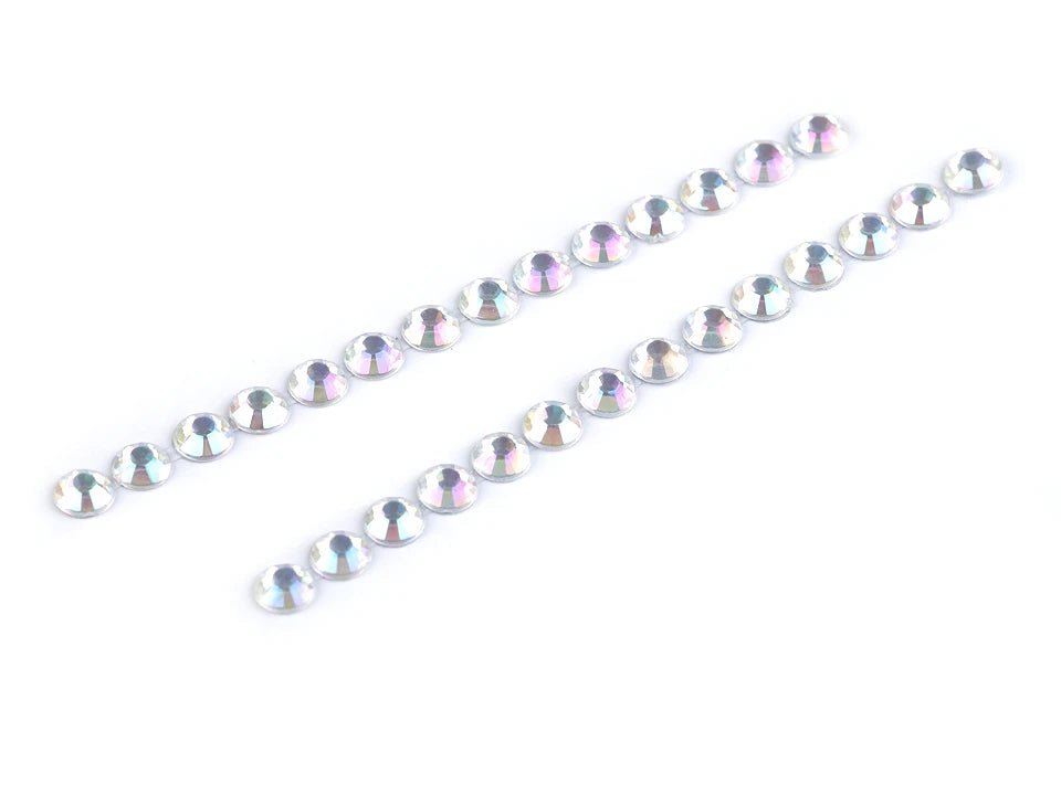Image avec strass autocollants Ø6 mm – disponible en ligne chez Tissus Charlotte