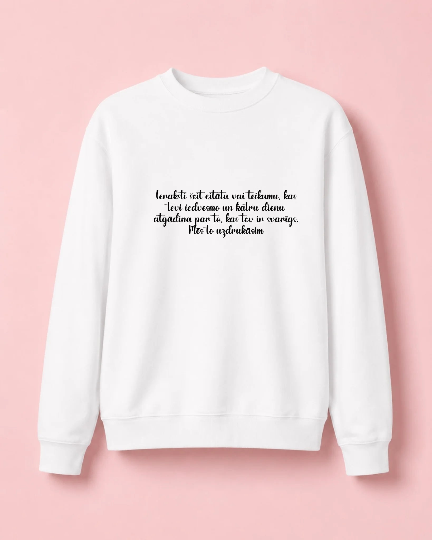 Image d’un sweat personnalisé avec texte – disponible en ligne Šarlotes audumi
