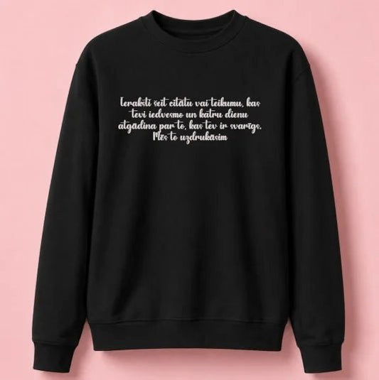 Attēls ar Personalizēts džemperis ar tekstu-melns – pieejams internetā Šarlotes audumi