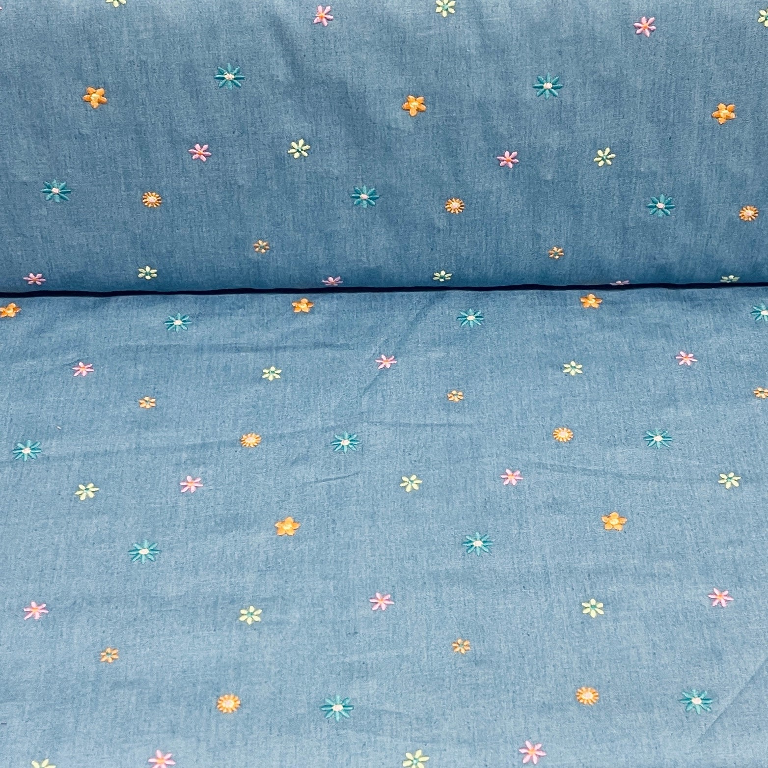 Image of thin denim fabric for dresses, shirts with embroidered flowers 135 g/m² – available at Šarlotes audumi