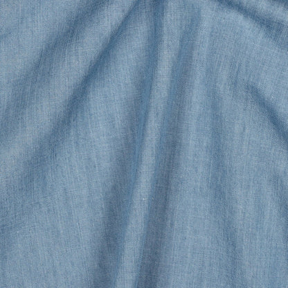 Image avec tissu denim fin pour robes, chemises - bleu clair 135 g/m² – disponible chez Šarlotes audumi