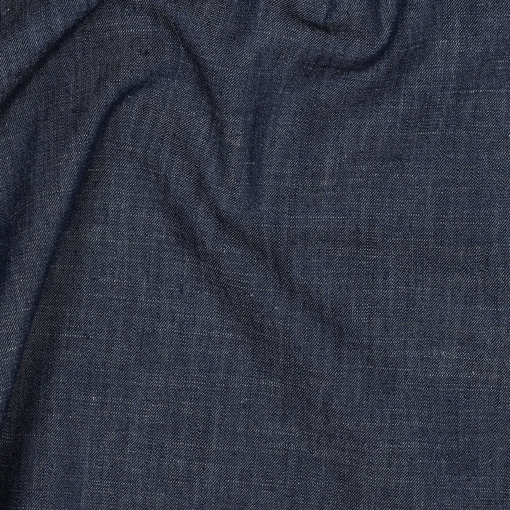 Image avec tissu denim léger pour robes, chemises - bleu indigo foncé 135 g/m² – disponible chez Šarlotes audumi