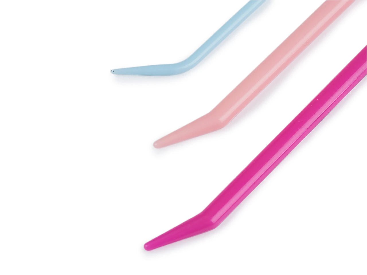 Image of plastic needles with a bent end, 3 pcs. (various sizes) – available at Šarlotes audumi