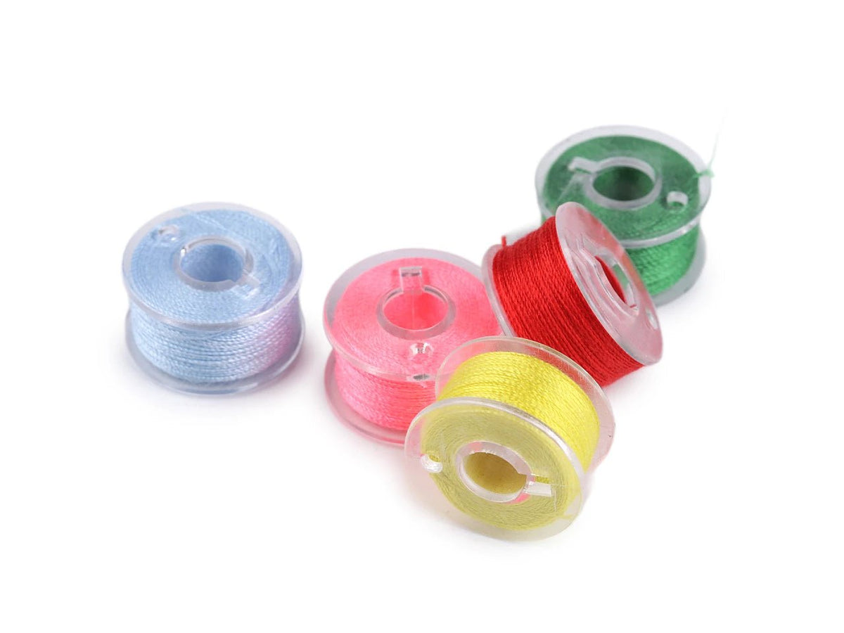 Image of a plastic box with thread spools – available online at Šarlotes audumi