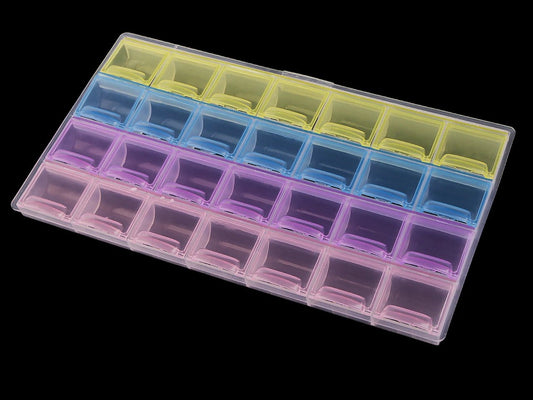 Image d’une boîte organisatrice en plastique 12 × 21,5 × 2 cm – disponible chez Šarlotes audumi