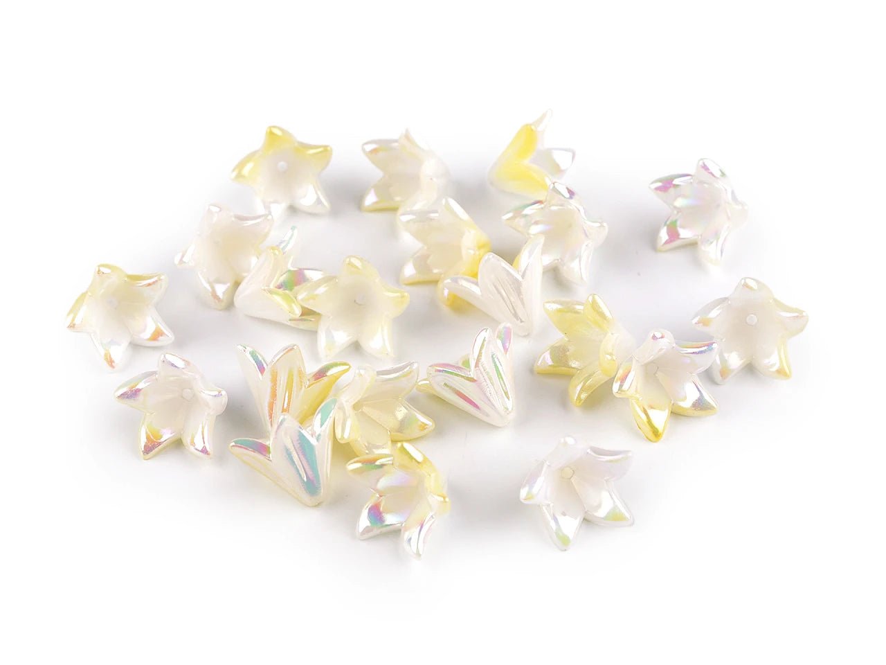 Image de perles en plastique en forme de fleur avec effet nacré 12×16 mm, 20 pièces – disponible chez Šarlotes audumi
