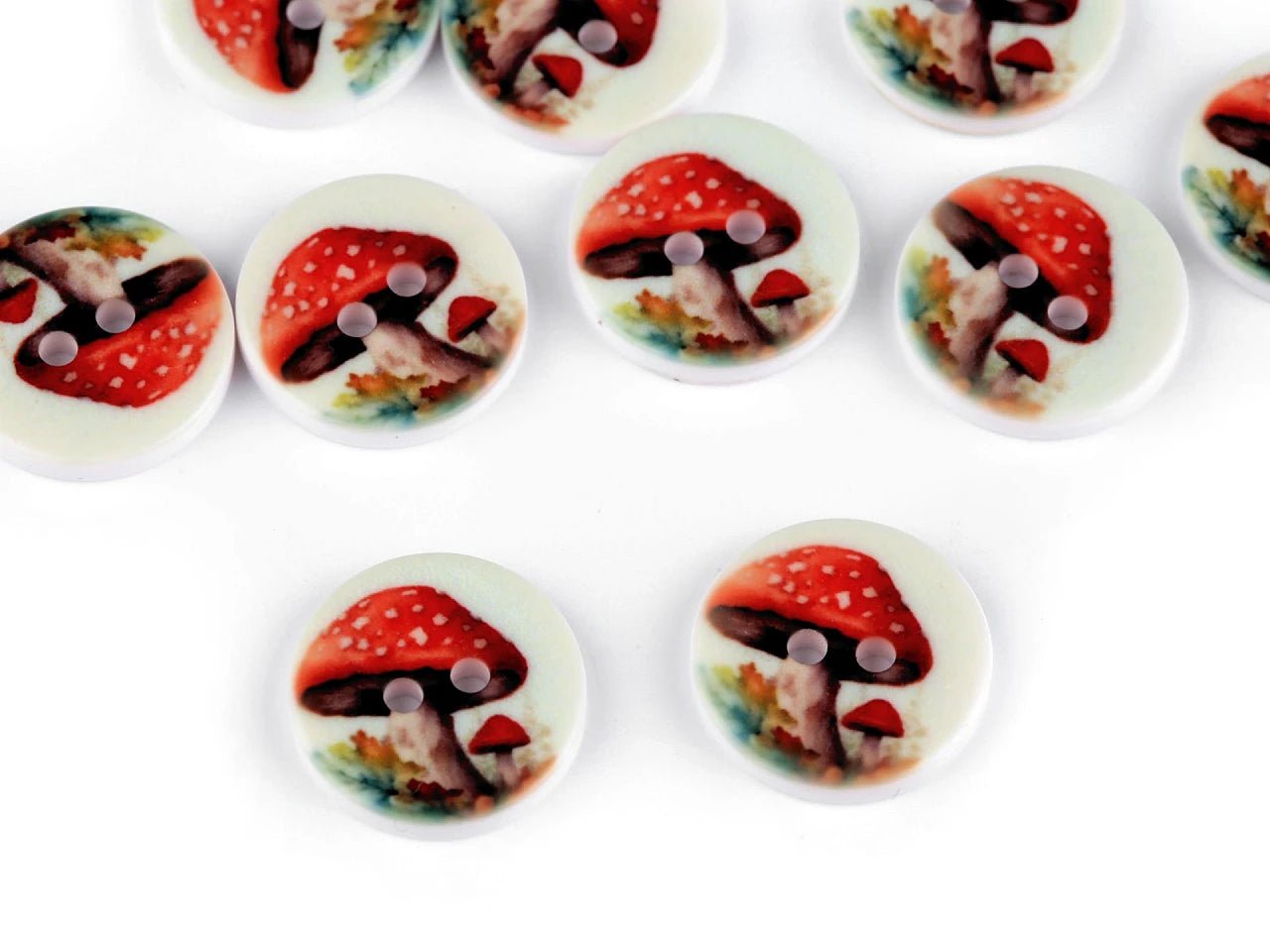 Image with patterned buttons Ø 15.5 mm – available at Charlotte Fabrics