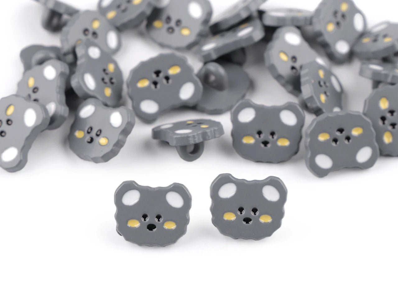 Image avec boutons à pied 15 mm chatons|teintes variées – disponible chez Šarlotes audumi
