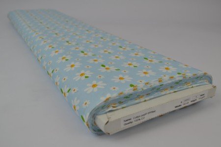 Image of poplin daisies on blue – available online at Šarlotes audumi