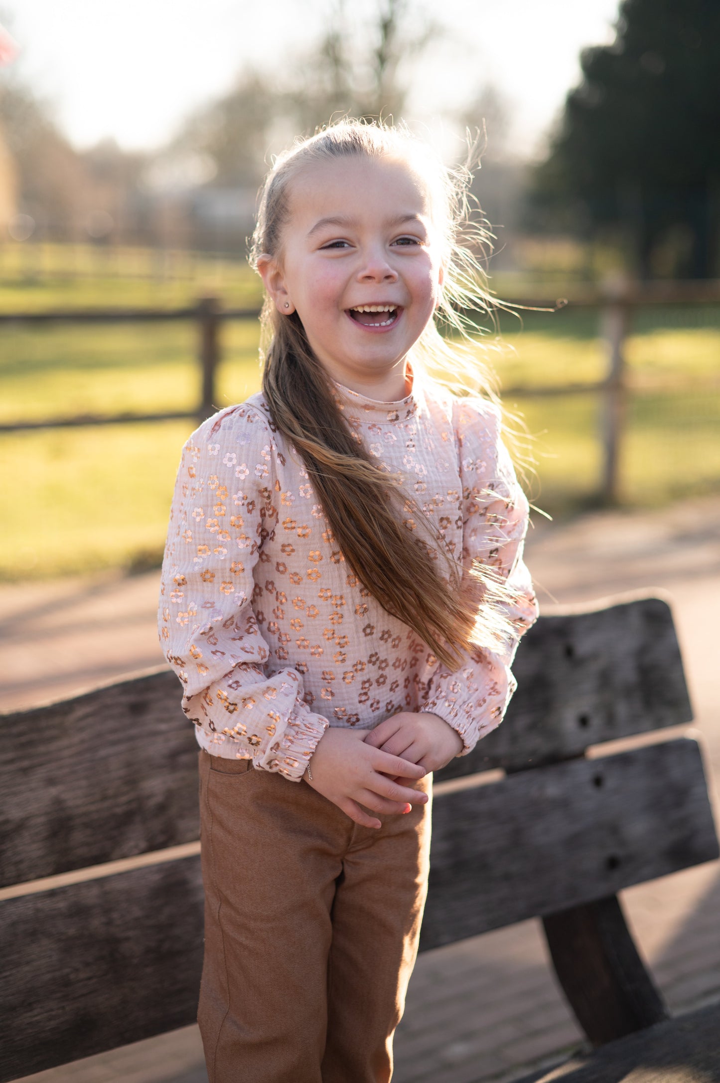 alt
Image of Poppy meets Pommé magazine No. 27 – sewing patterns for children and adults ENG, DE, FR – available at Šarlotes audumi