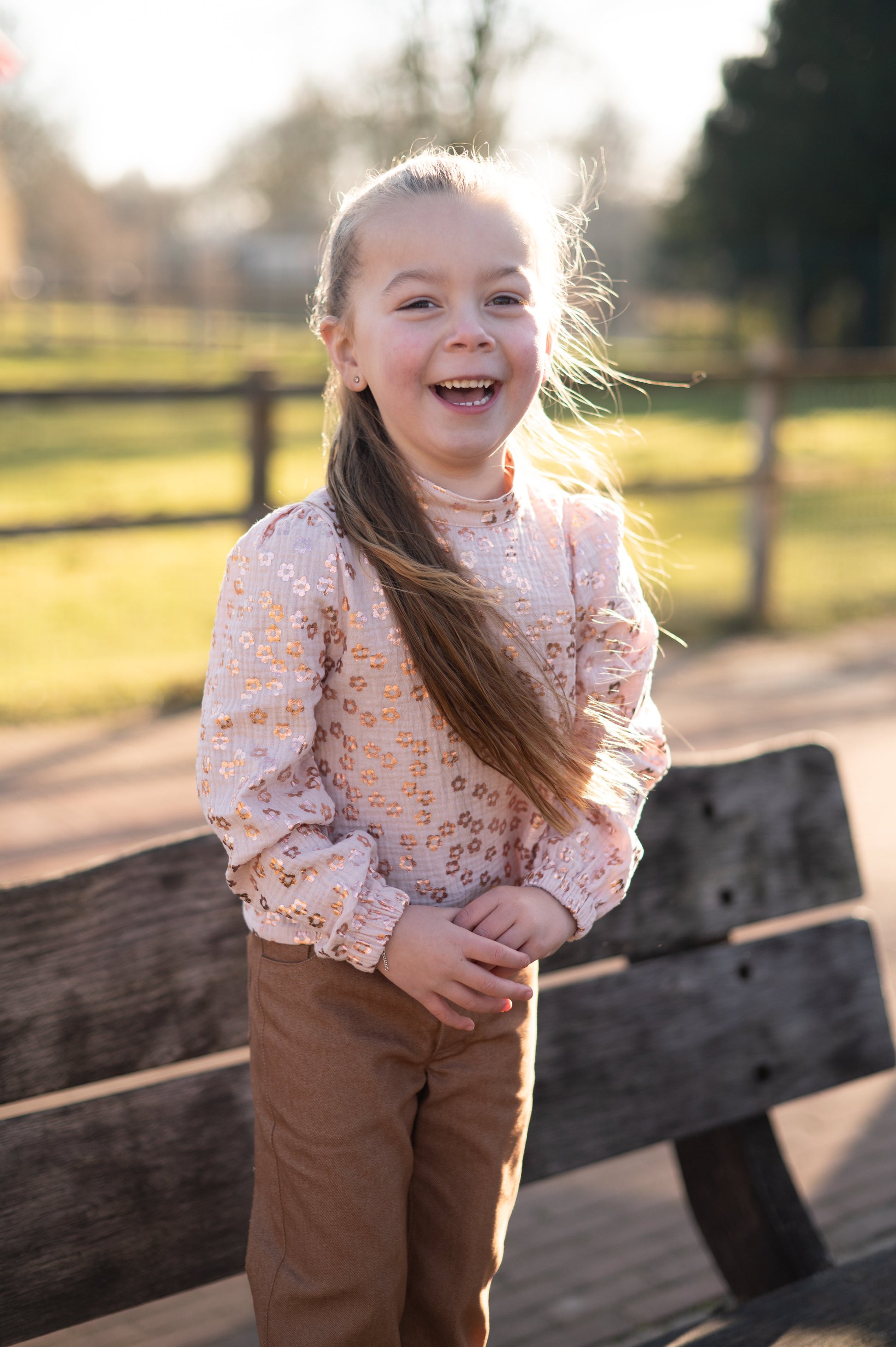alt
Image of Poppy meets Pommé magazine No. 27 – sewing patterns for children and adults ENG, DE, FR – available at Šarlotes audumi