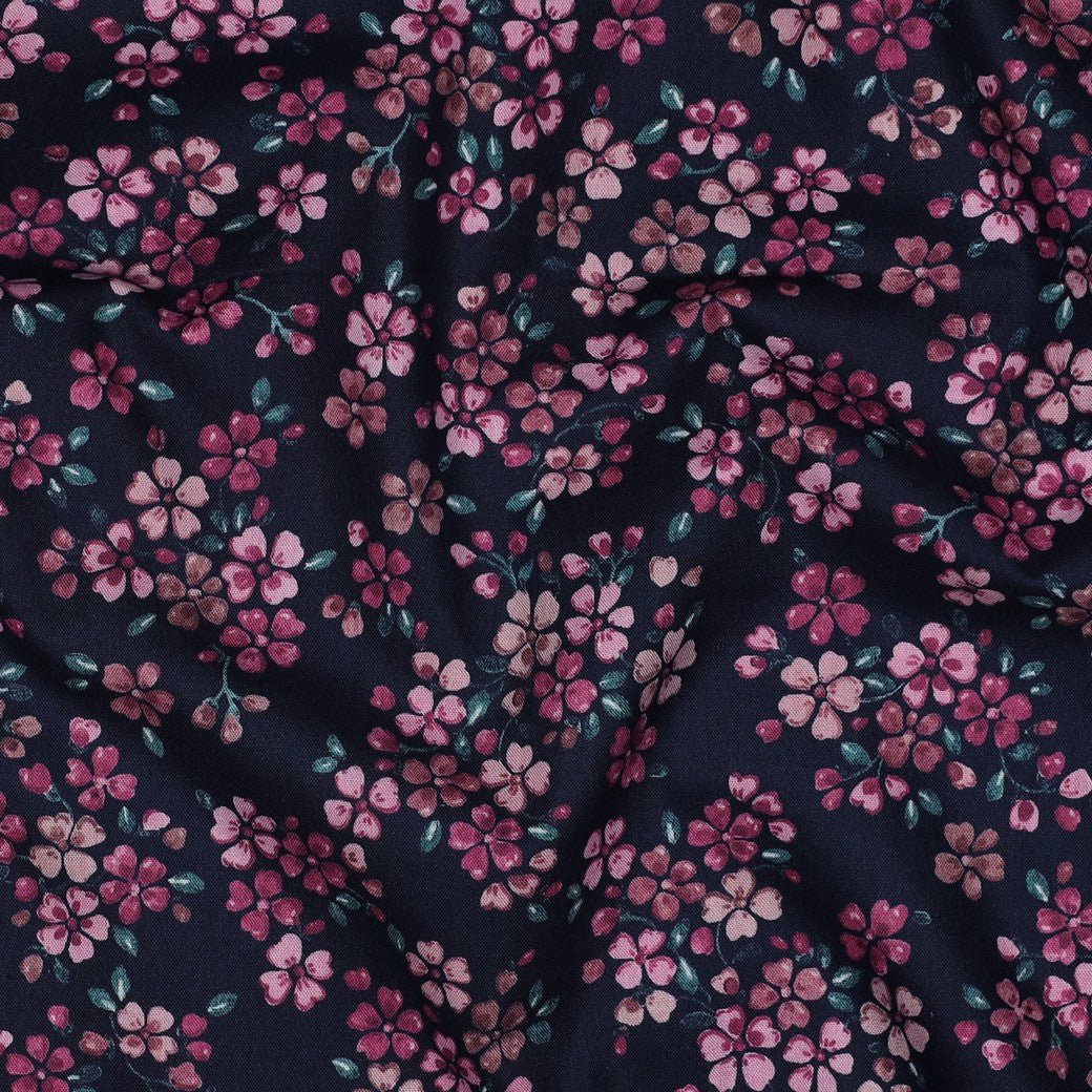 Image avec tissu Premium 100 % coton - petites fleurs 110 g/m² – disponible chez Šarlotes audumi