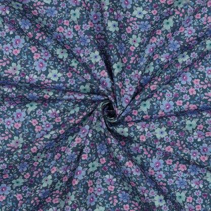 alt
Image with premium 100% cotton fabric - small flowers on petrol 110 g/m² – available at Šarlotes audumi