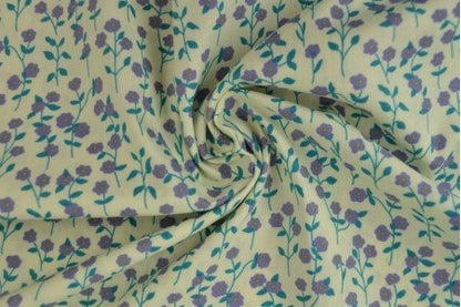 Premium 100% cotton fabric - delicate lilac floral motif 110 g/m²
