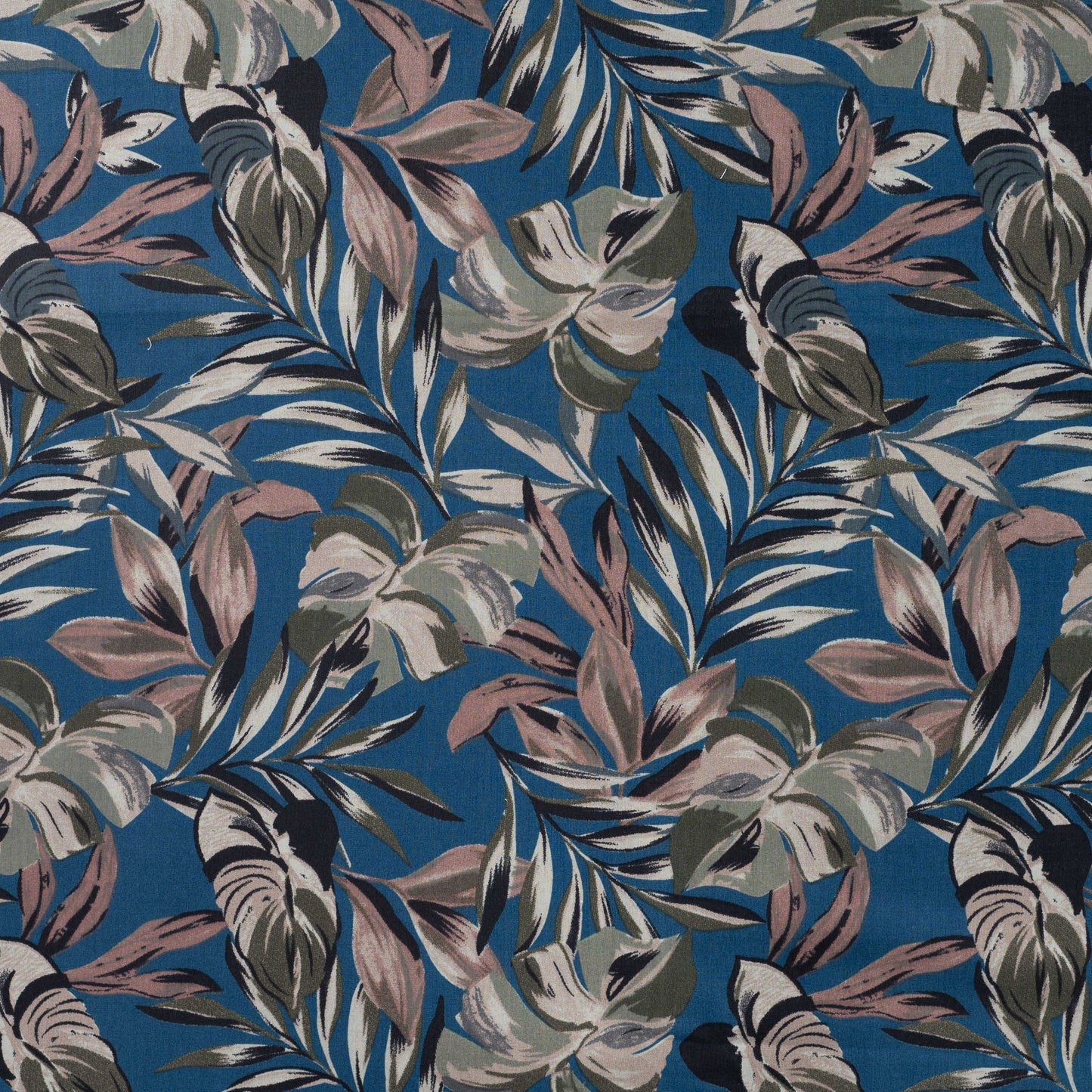 alt
Image de tissu premium en coton, popeline – feuillage tropical sur fond bleu, disponible en ligne chez Šarlotes audumi