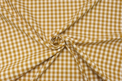 Image de tissu en coton premium à carreaux jaune moutarde – disponible en ligne chez Šarlotes audumi