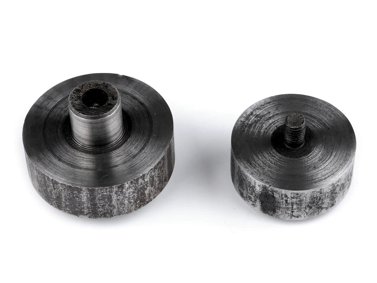 alt
Bild mit Pressaufsatz für Ösen und Lüftungsösen, Ø35 mm – erhältlich bei Šarlotes audumi